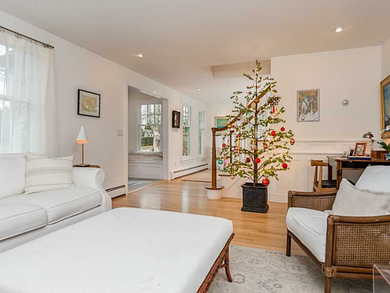 143 Longfellow Road Jamestown, RI 02835 - Photo 3 of 25 Living Room.