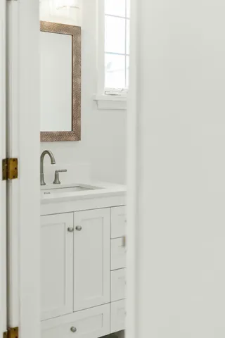 a view of fireplace with washer and dryer