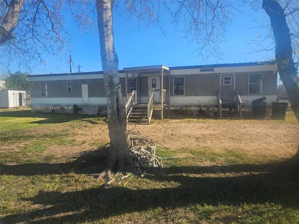 $1,200 | 1423 Prosperity Street, El Campo, TX 77437
