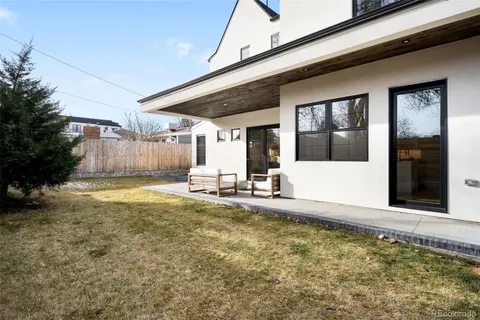 a view of back yard of the house