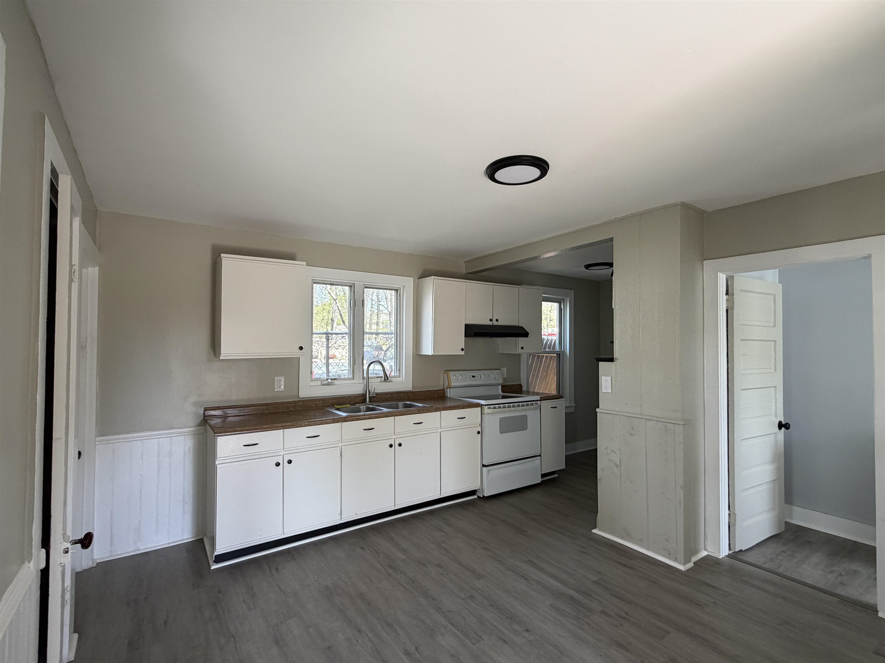 340 Pleasant Street Bennington, VT 05201 - Photo 7 of 24