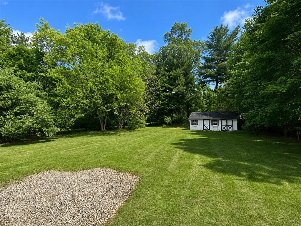 915 Bradley Road Springfield, MA 01109 - Photo 23 of 25