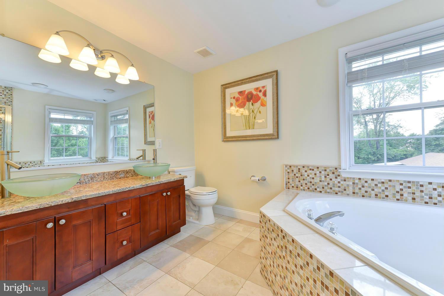 8024 Fordson Road Alexandria, VA 22306 - Photo 14 of 30 Bath (Master)