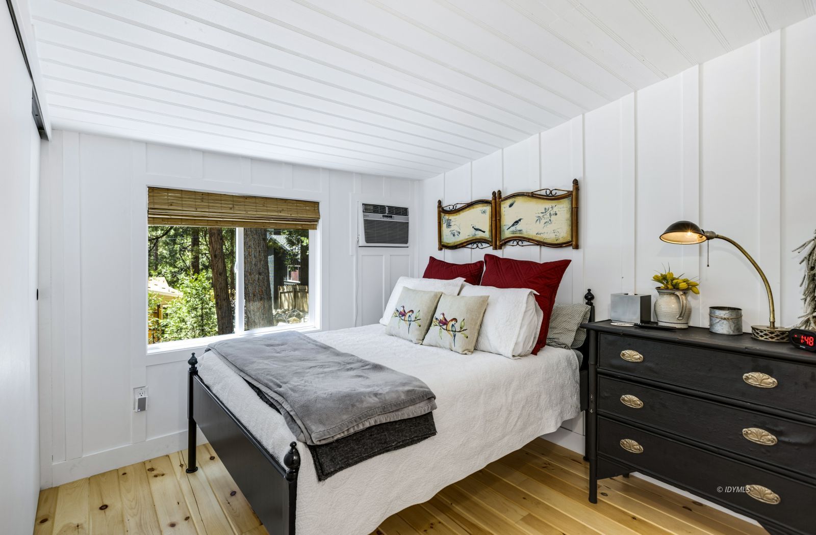25115 Rim Rock Road Idyllwild, CA 92549 - Photo 15 of 26 Bedroom #1 w/views of the backyard