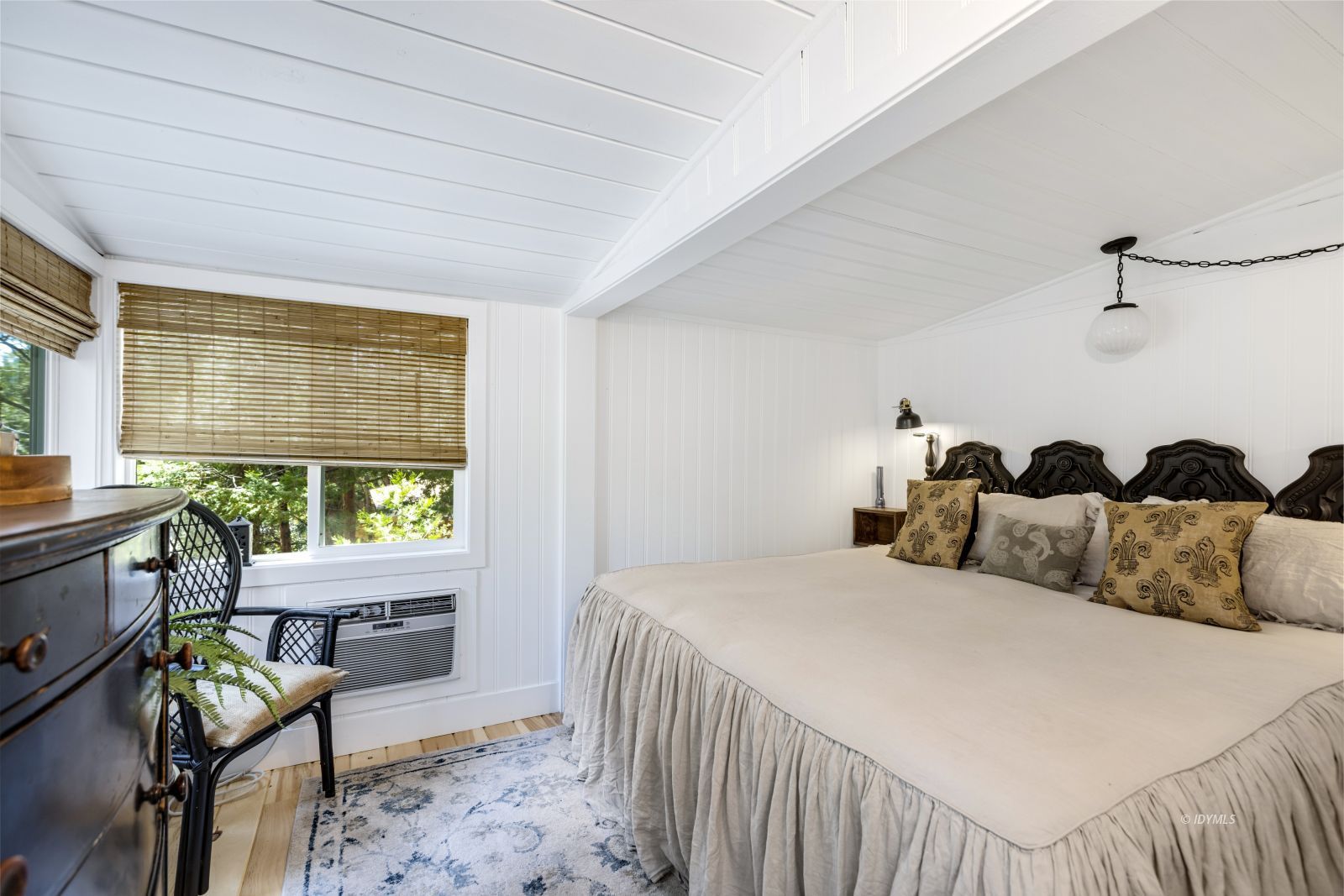 25115 Rim Rock Road Idyllwild, CA 92549 - Photo 17 of 26 Bedroom #2 w/great natural light
