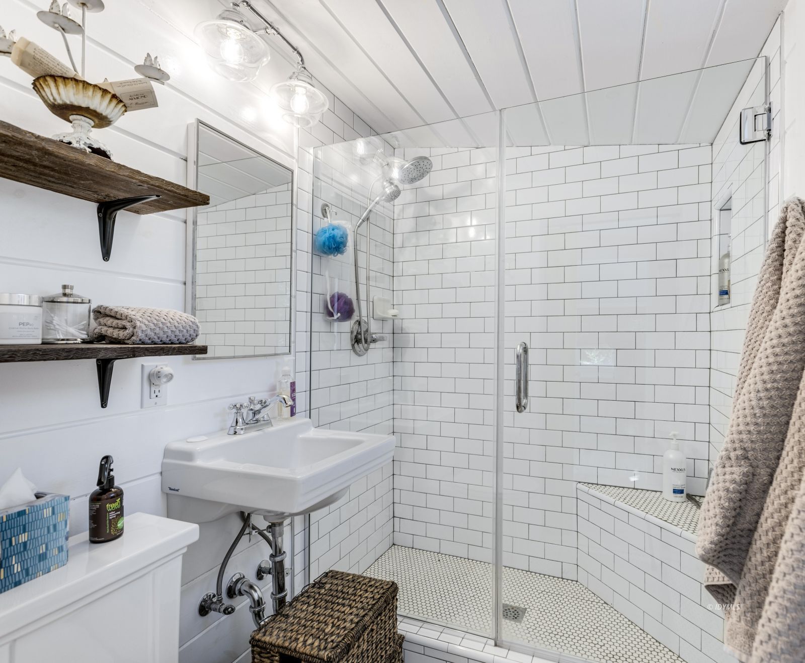 25115 Rim Rock Road Idyllwild, CA 92549 - Photo 19 of 26 Beautiful tiled 3/4 bathroom