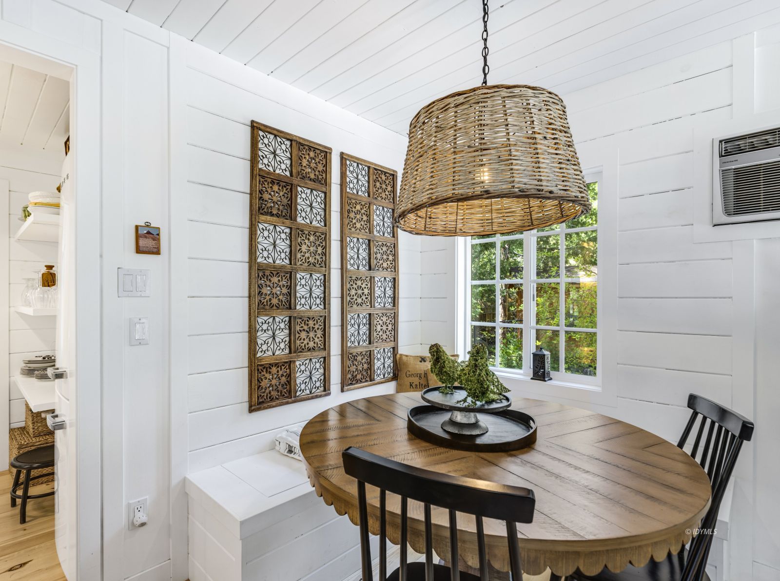 25115 Rim Rock Road Idyllwild, CA 92549 - Photo 5 of 26 Dining nook w/modern lighting