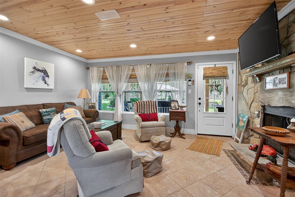 137 Riverside Drive Satsuma, FL 32189 - Photo 8 of 43