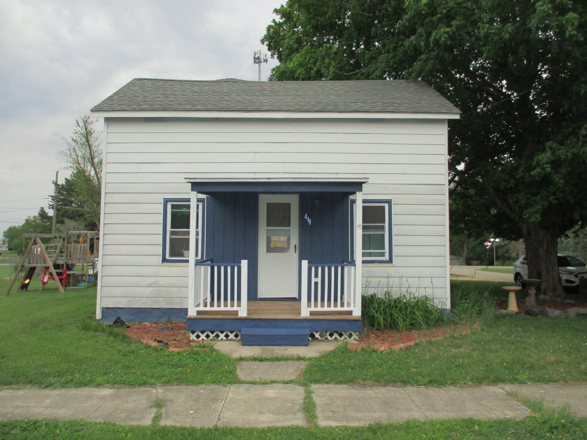 411 South Walnut Ave