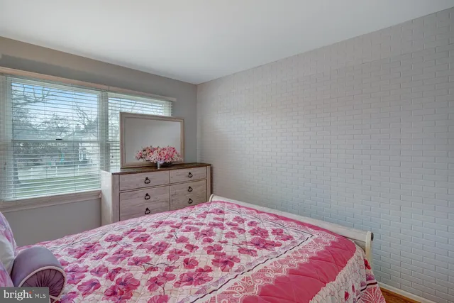 a bedroom with a bed and a dresser in it