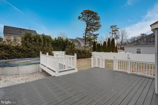 a view of a entrance door of the house
