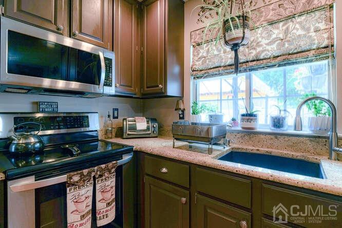 791 B Pompton Road Monroe Township, NJ 08831 - Photo 9 of 31 Gallery Image 9
