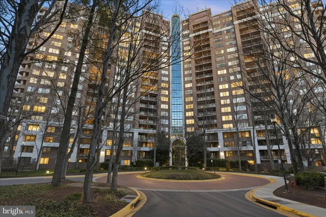 $259,000 | 10101 Grosvenor Place, Unit 1104, Rockville, MD 20852