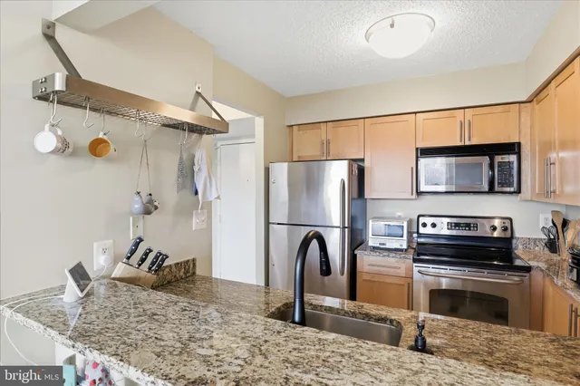 $259,000 | 10101 Grosvenor Place, Unit 1104, Rockville, MD 20852