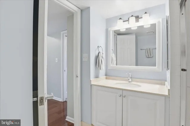 $259,000 | 10101 Grosvenor Place, Unit 1104, Rockville, MD 20852