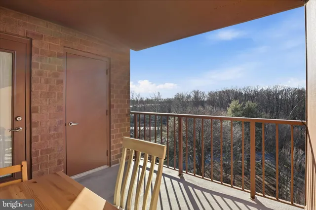 $259,000 | 10101 Grosvenor Place, Unit 1104, Rockville, MD 20852