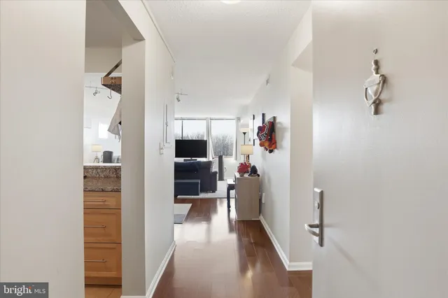 $259,000 | 10101 Grosvenor Place, Unit 1104, Rockville, MD 20852