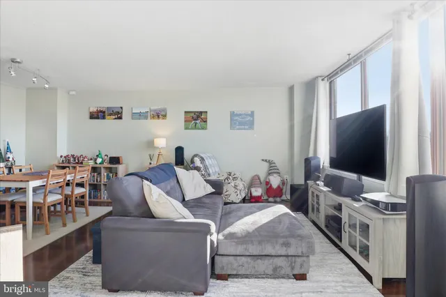 $259,000 | 10101 Grosvenor Place, Unit 1104, Rockville, MD 20852