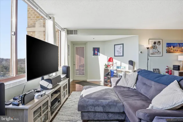 $259,000 | 10101 Grosvenor Place, Unit 1104, Rockville, MD 20852