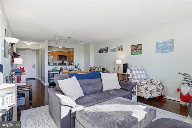 $259,000 | 10101 Grosvenor Place, Unit 1104, Rockville, MD 20852