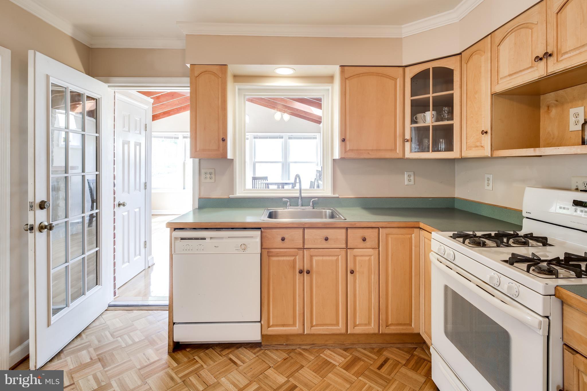1611 Feldbrook Road Towson, MD 21286 - Photo 12 of 27 Kitchen directly off Family Room