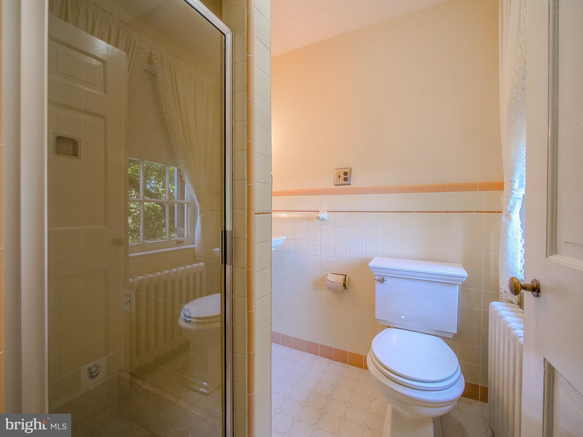 300 Glenloch Road Ridley Park, PA 19078 - Photo 36 of 70 En Suite Bathroom