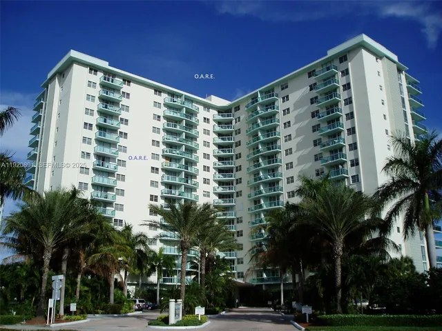 $2,750 | 3901 South Ocean Drive, Unit 15C, Hollywood, FL 33019
