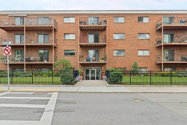 $530,000 | 26 Waverly Street, Unit 410, Boston, MA 02135