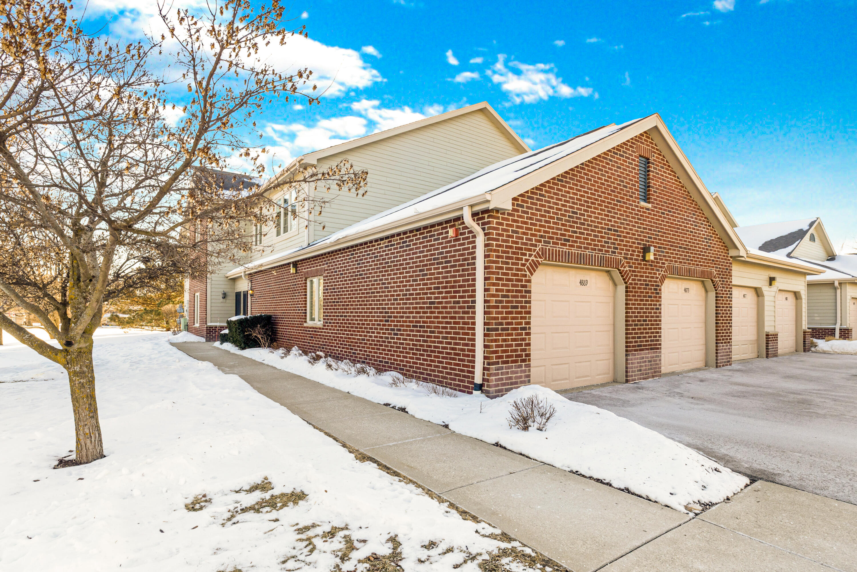 4869 South Forest Ridge Drive, Unit 17 New Berlin, WI 53151 - Photo 18 of 25 Attached 2 car tandem garage