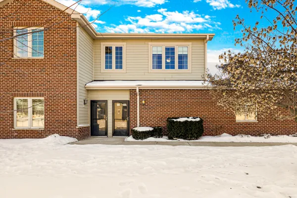 $349,900 | 4869 South Forest Ridge Drive, Unit 17, New Berlin, WI 53151