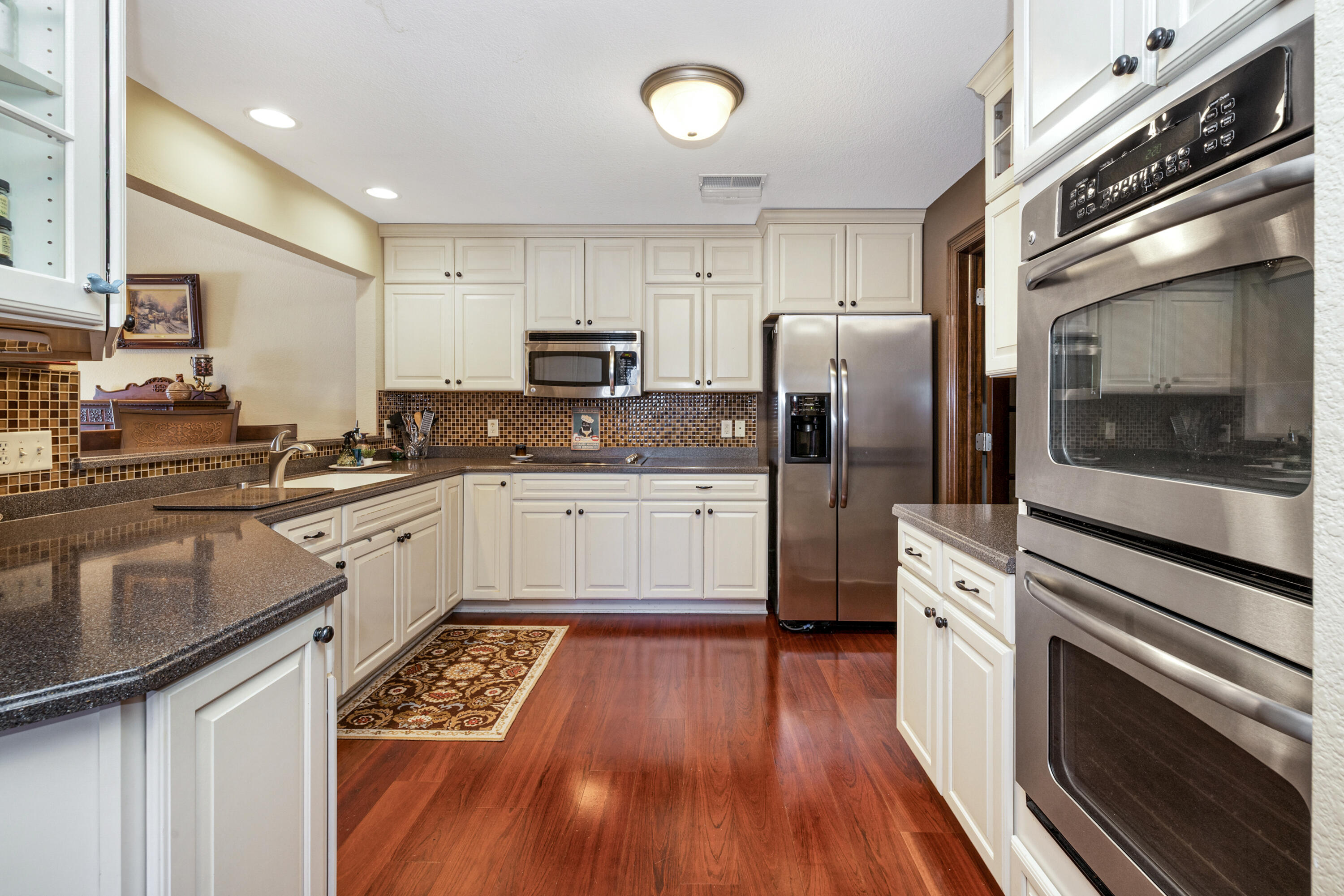 4869 South Forest Ridge Drive, Unit 17 New Berlin, WI 53151 - Photo 7 of 25 Double over and lots of room for baking & cooking