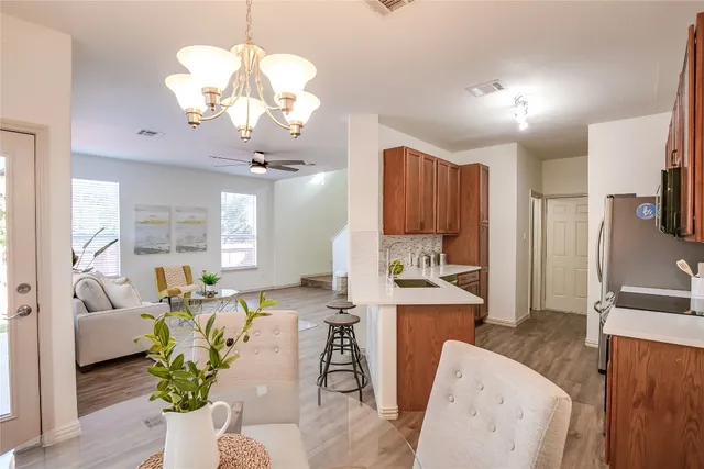 $2,000 | 2410 Great Oaks Drive, Unit 804, Round Rock, TX 78681