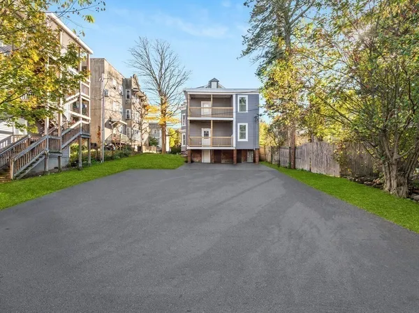 $2,400 | 42 William Street, Unit 3, Worcester, MA 01609
