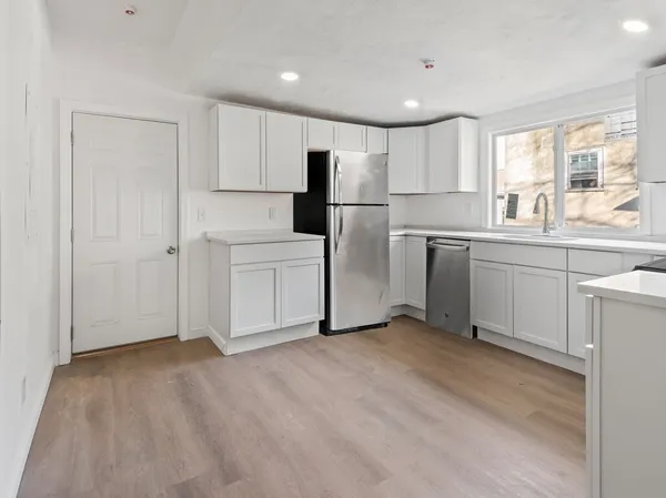 $2,400 | 42 William Street, Unit 3, Worcester, MA 01609