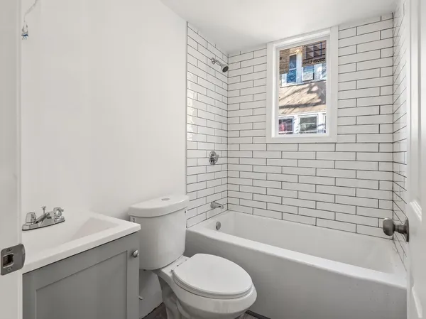 $2,400 | 42 William Street, Unit 3, Worcester, MA 01609
