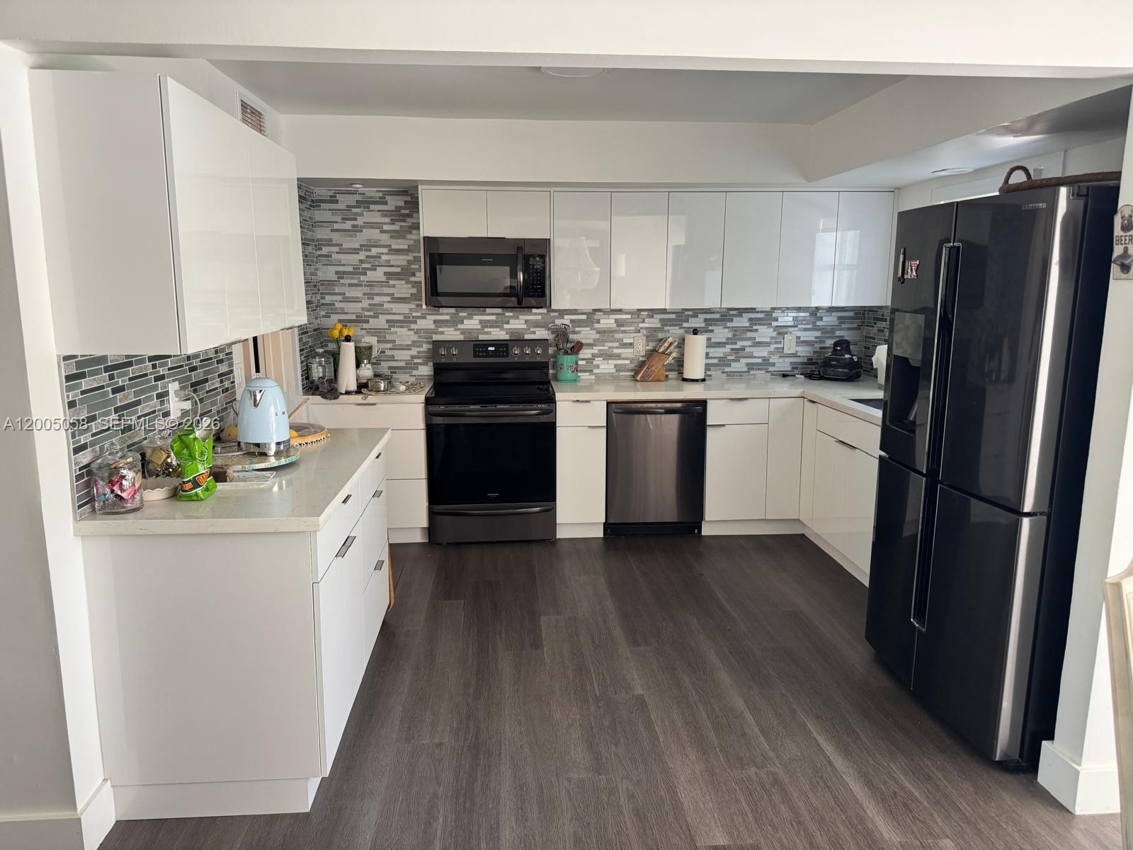 2911 Monroe Street Hollywood, FL 33020 - Photo 2 of 24