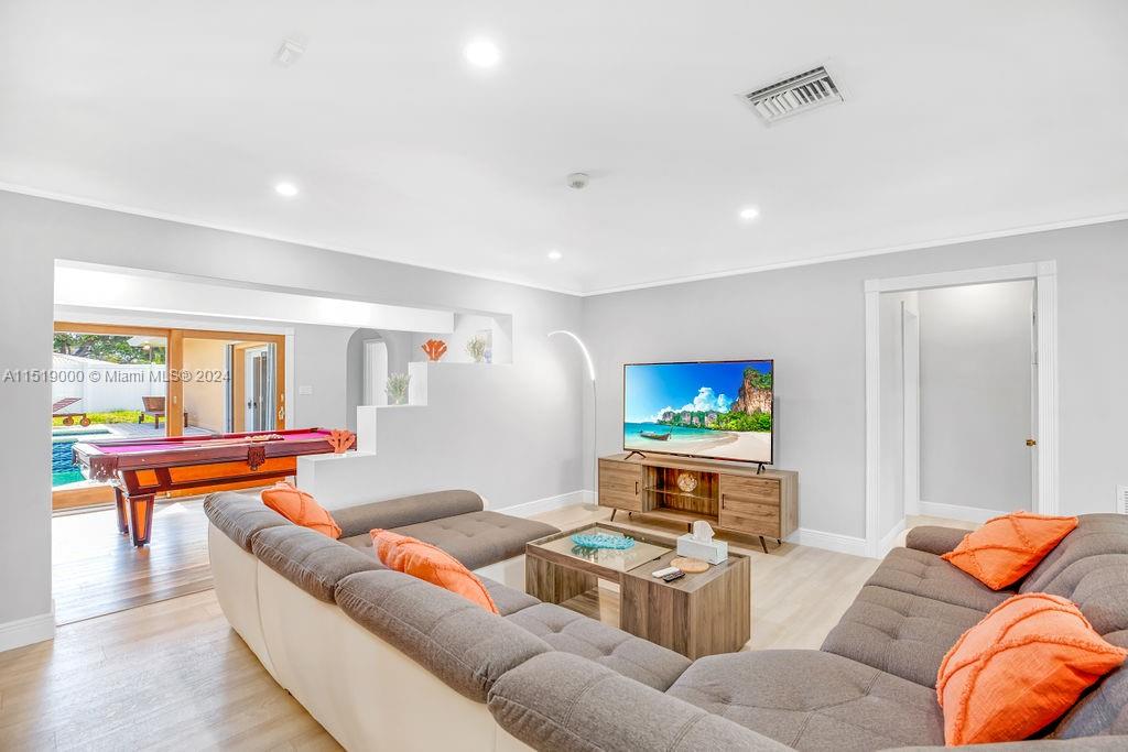 5320 Northeast 16th Terrace Fort Lauderdale, FL 33334 - Photo 3 of 41