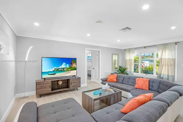 $10,000 | 5320 Northeast 16th Terrace, Fort Lauderdale, FL 33334