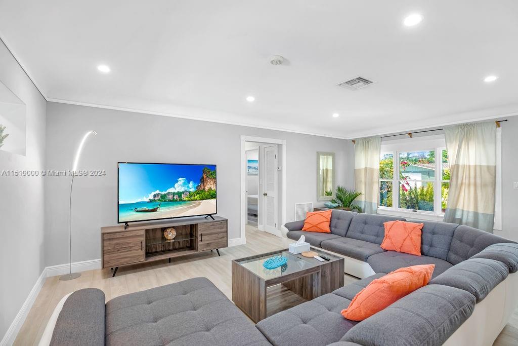 5320 Northeast 16th Terrace Fort Lauderdale, FL 33334 - Photo 5 of 41