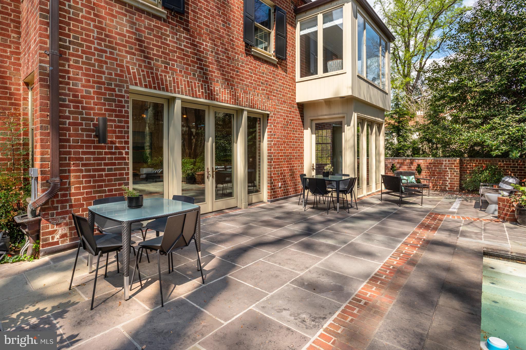 2468 Belmont Road Northwest Washington, DC 20008 - Photo 47 of 49 a view of a building with sitting area
