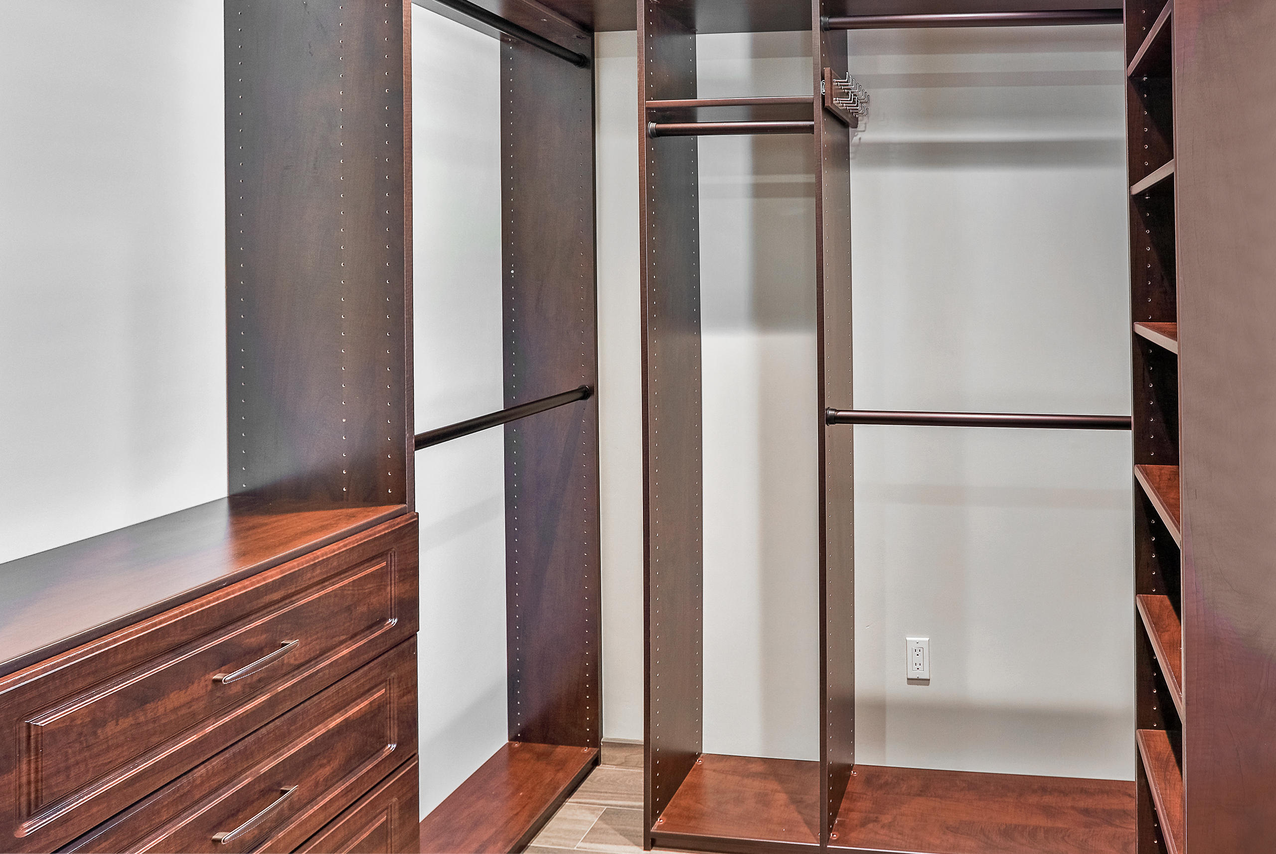700 Northview Road Santa Barbara, CA 93105 - Photo 14 of 21 Master closet-700 Northview Rd