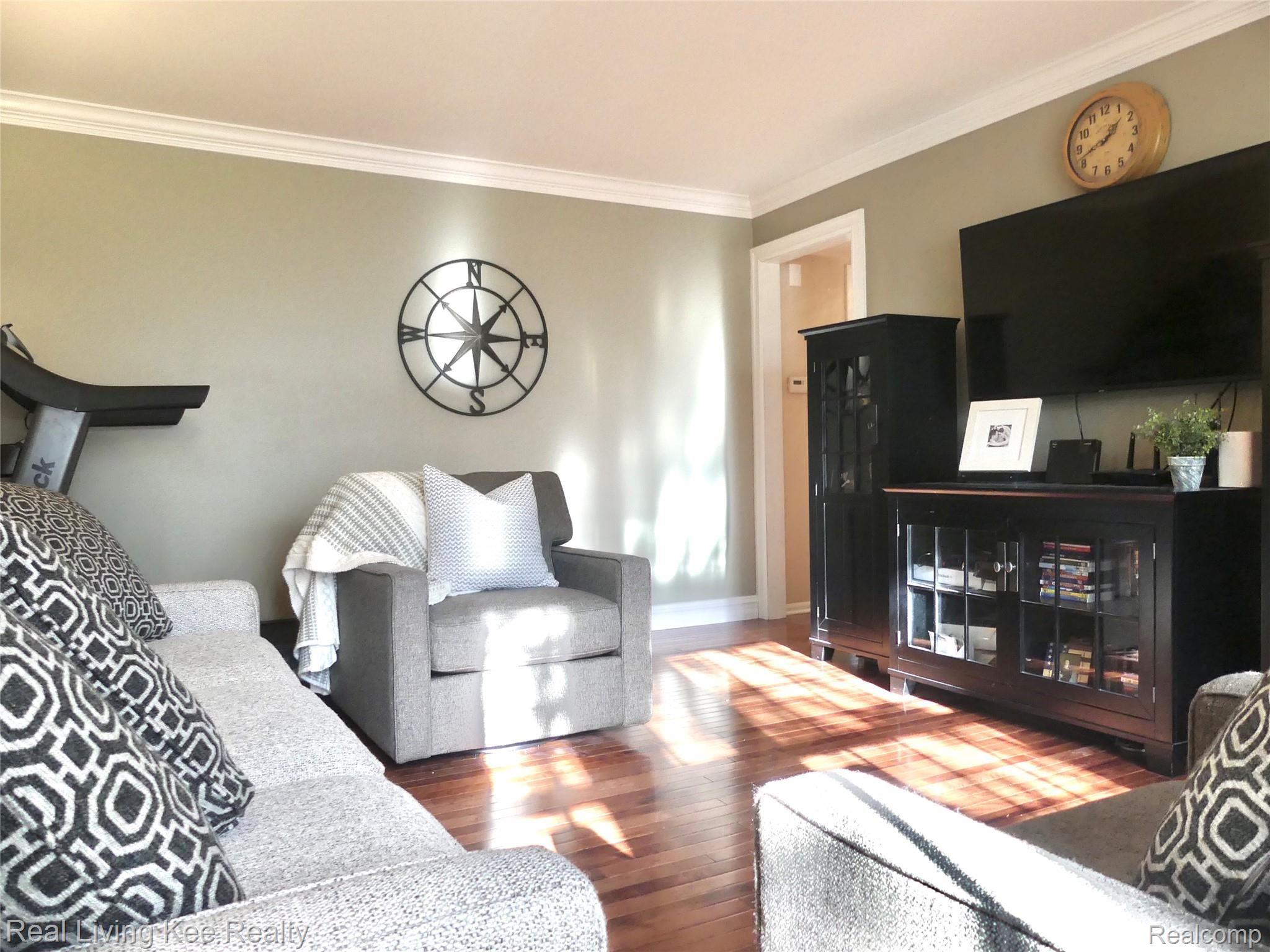 137 Aintree Road Rochester, MI 48306 - Photo 22 of 48 2A4A9D90-7DCD-497D-9423-EDEED93C6693.jpeg