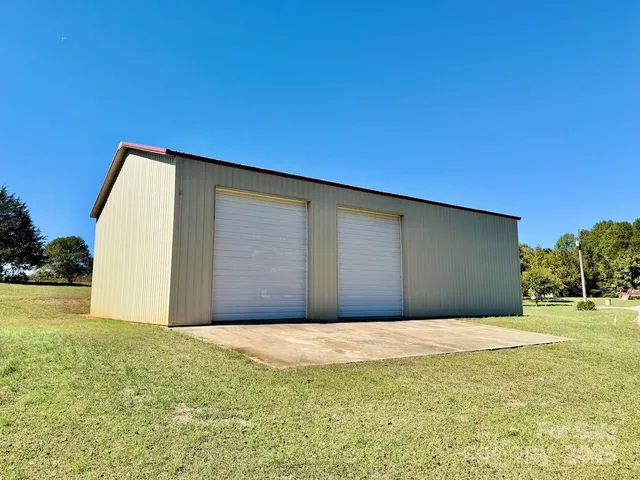 a view of livingroom with an empty space
