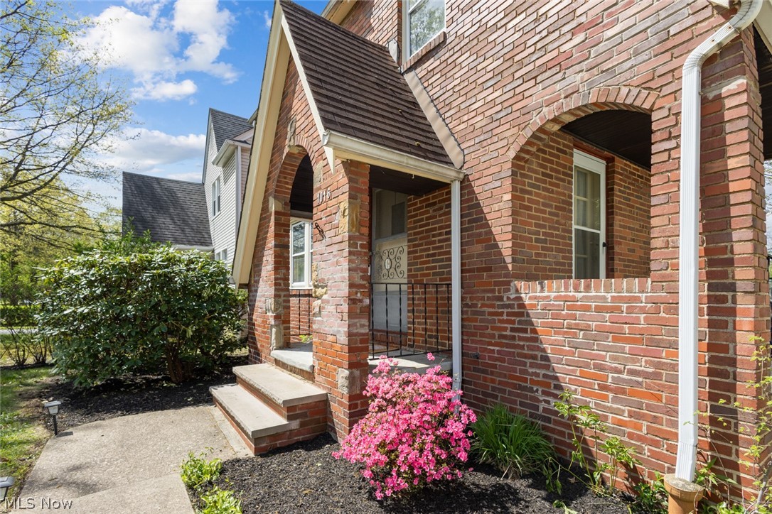 1016 Pembrook Road Cleveland Heights, OH 44121 - Photo 2 of 29