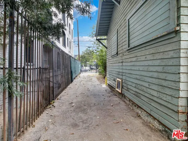 $1,375,000 | 1428 North McCadden Place, Los Angeles, CA 90028