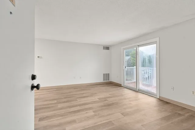 $1,950 | 11 Silver Hill Lane, Unit 11, Natick, MA 01760