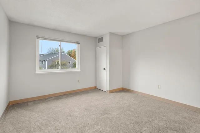 $1,950 | 11 Silver Hill Lane, Unit 11, Natick, MA 01760