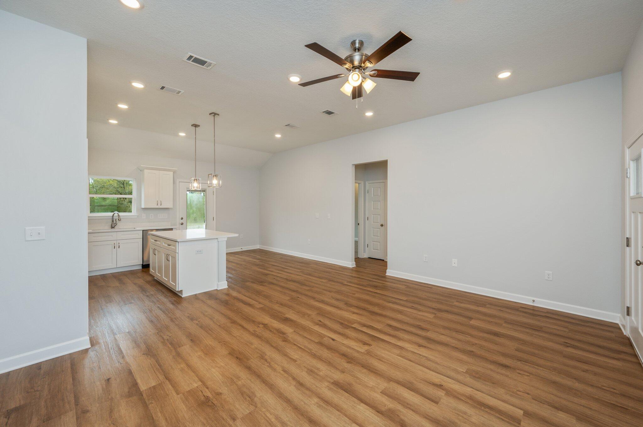 6107 Mildreds Way Crestview, FL 32539 - Photo 4 of 20 1