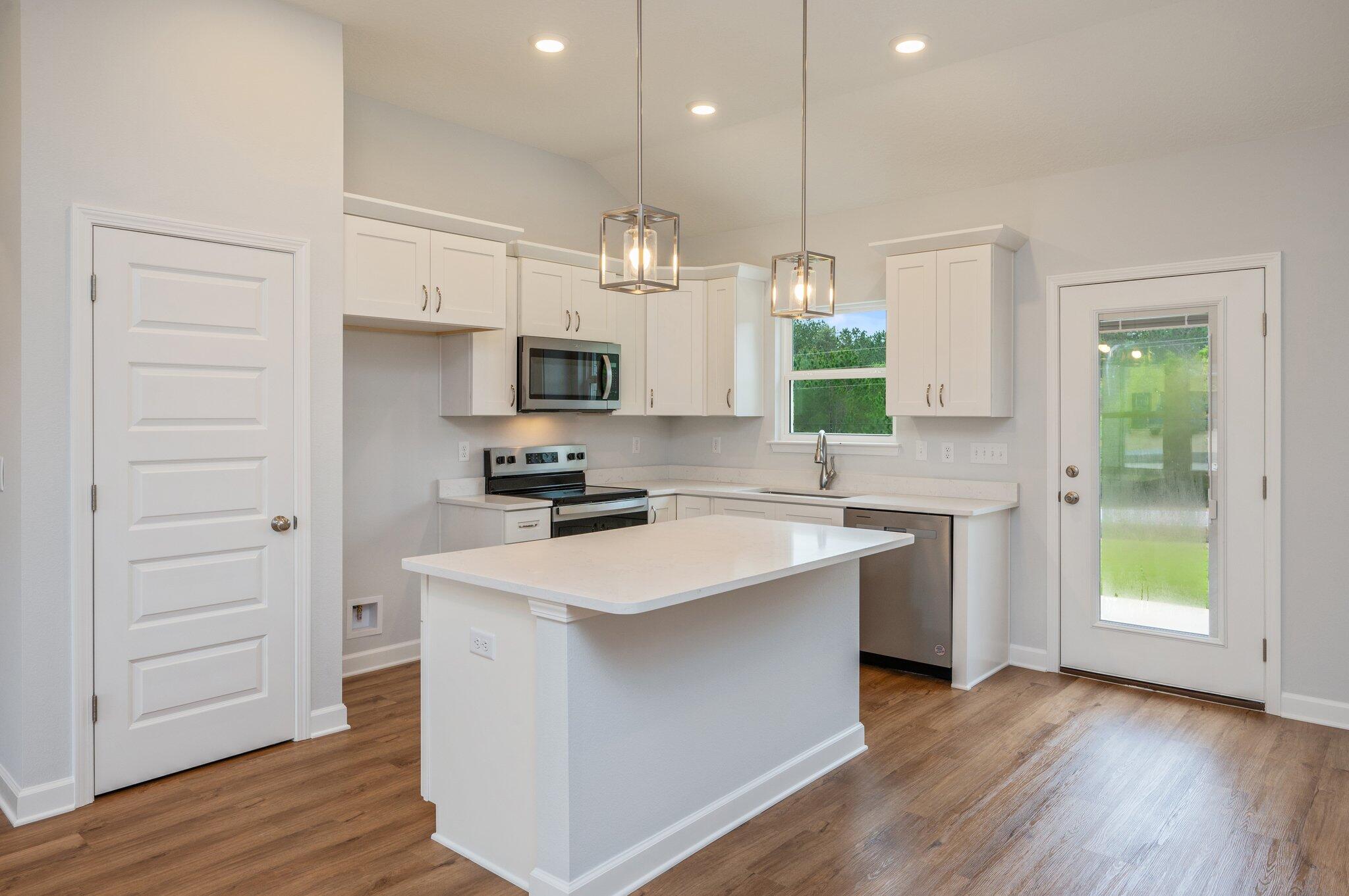 6107 Mildreds Way Crestview, FL 32539 - Photo 7 of 20 1