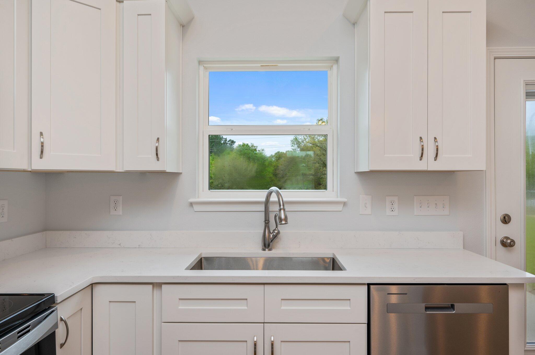 6107 Mildreds Way Crestview, FL 32539 - Photo 10 of 20 1